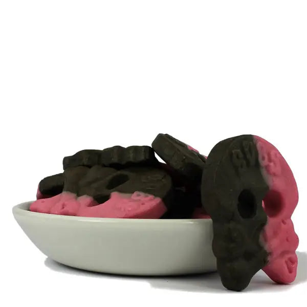 BUBS Godis: Raspberry Foam Liquorice Skull Candy Sweden 90g